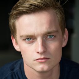 麥卡比·史萊 飾演 Tommy Slater