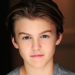 Kiefer O'Reilly 飾演 Eddie (voice)