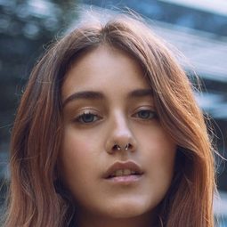 Julieta Salazar - 闇魔怨演員 飾演Ana Maria