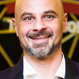 Mykhailo Kukuyuk 飾演 Dobrobut member