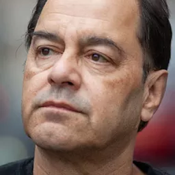 Julian Littman 飾演 Brother Juan