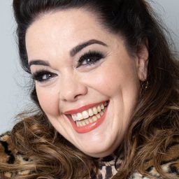 Lisa Riley 飾演 Mary Myfani