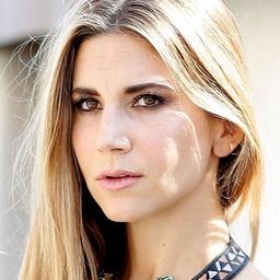 Nicoletta Romanoff 飾演 Margherita Angelucci