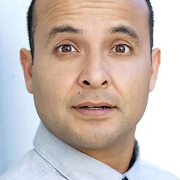 Frankie Quinones 飾演 Martin