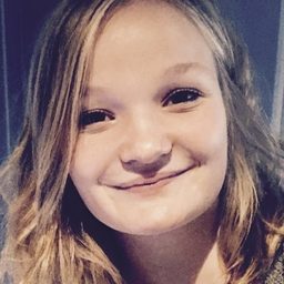 Helen Blaschke 飾演 Mira (voice)