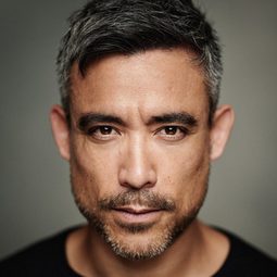 Steve Chusak 飾演 