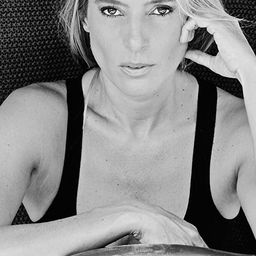 Jimena Hoyos - 穿Prada的惡魔演員 飾演Lucia