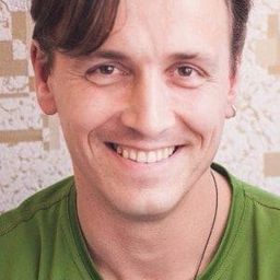 Oleh Shulha 飾演 Maksym