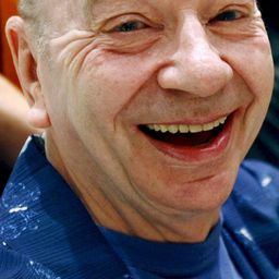 Lindsay Kemp 飾演 Vinicio Secchi