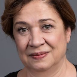 Tülay Bursa - 其實愛上她演員 飾演