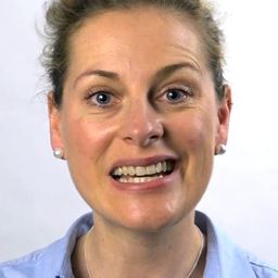 Nele Hardiman 飾演 Ballet Pianist