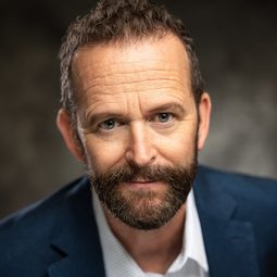 Shawn Macdonald - 聖誕老人亂亂愛演員 飾演Clotz