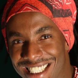 Aílton Carmo 飾演 Pedro