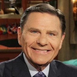 Kenneth Copeland 飾演 Sarka Sr.