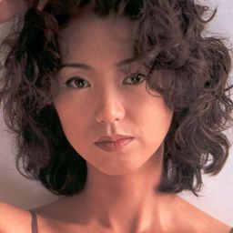 真弓倫子 飾演 Reiko Ioka