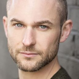 Andrew David - Ravers演員 飾演Batcher