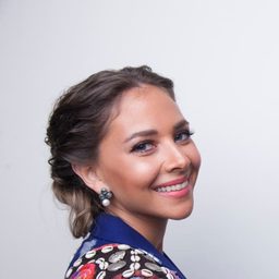 法蒂瑪·阿爾巴納維 飾演 Maryam