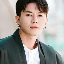 Rafael Tan 飾演 A'ang