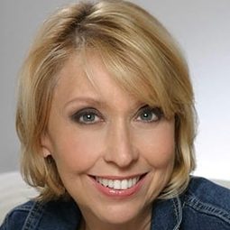 Julie Halston - 危險機密演員 飾演Inez