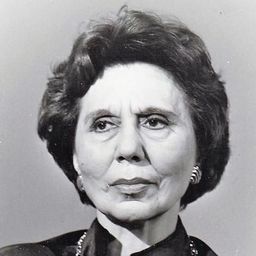 Alice Sapritch 飾演 Aunt Elizabeth Brontë