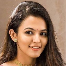 Aparna Das 飾演 Aparna