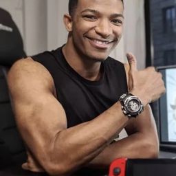 Desmond Amofah 飾演 Self (archive footage)