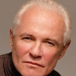 Michael Childers 飾演 The Father