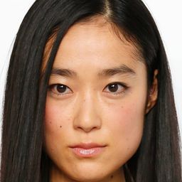 初音映莉子 飾演 