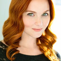 Denise Williamson 飾演 Elizabeth