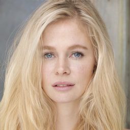 Hanna Griffiths 飾演 Kendall