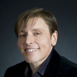 馬力歐·艾文·馬丁尼茲 - 聖劍屠魔 3演員 飾演Preacher