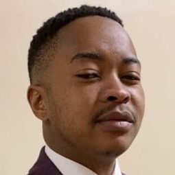 Junior Singo 飾演 Sipho