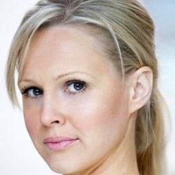 塔妮亞·史泰特 飾演 Sophie