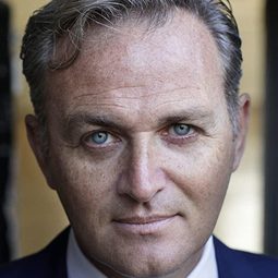Roger Barclay 飾演 Agent Two