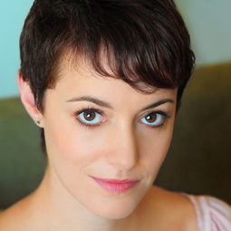 卡拉·皮夫柯 - Incident in a Small Town演員 飾演Nancy