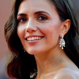 莎蓮娜羅西 飾演 Elisabeth Gay