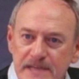 Dale Cummings 飾演 