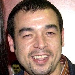 Jake Abraham 飾演 Vince