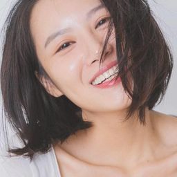 胡廣雯 飾演 Teacher