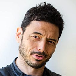 Pascal Petardi 飾演 Security Chief Ricci