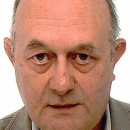 Alexandre von Sivers 飾演 Police inspector