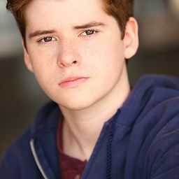 Dmitri Schuyler-Linch 飾演 Max