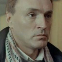 Vladimir Kuznetsov 飾演 Juge