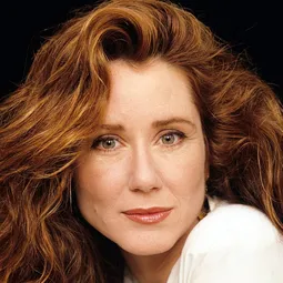 瑪莉·麥克唐納 飾演 Paula Warsaw