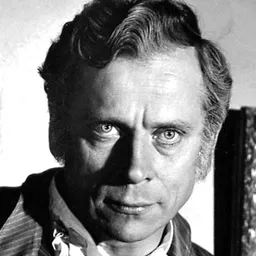 Ivan Triesault 飾演 