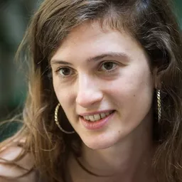 Lili Walters 飾演 Imogen