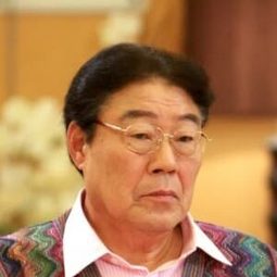 金成謙 - Wedding Campaign演員 飾演Man-taek's grandfather