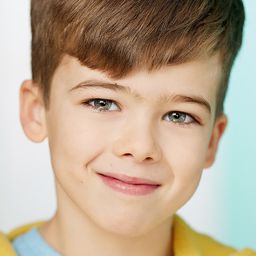 Hudson Robert Wurster 飾演 James