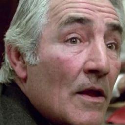 Luciano Bonanni 飾演 Villager with the rifles