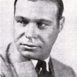 Matthew Betz 飾演 Jessin